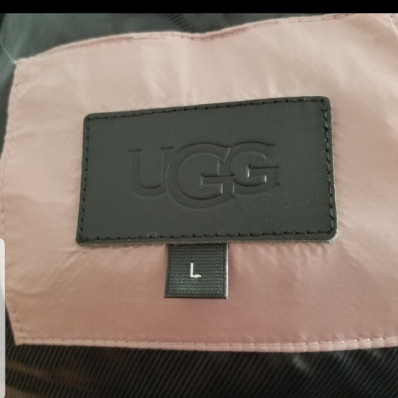 EUC UGG PINK PUFFER VEST - Picture 4 of 7